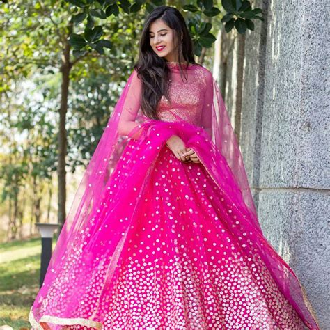 19 Mehendi Looks For Brides Under INR 8,000 To Try In 2024 | LBB