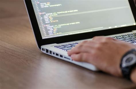 How React is different from Vue?