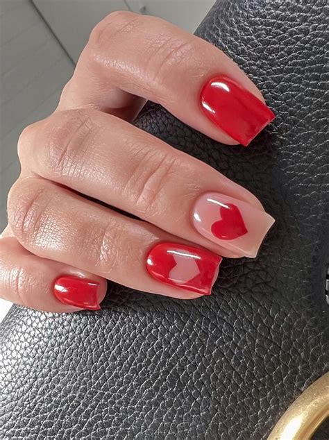 40 Pretty Short Valentine’s Day Nail Designs You’ll Love in 2025