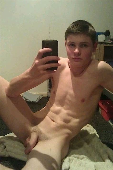 Boys Nude Selfies
