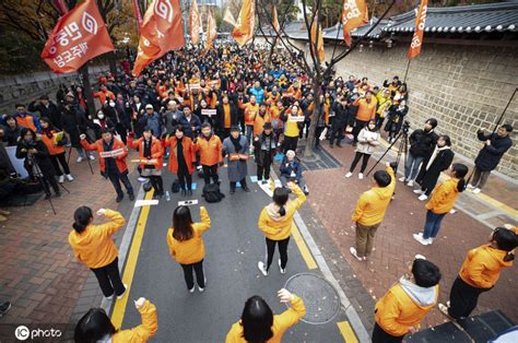 韩国首尔爆发大规模集会 抗议美“天价”防卫费-搜狐大视野-搜狐新闻