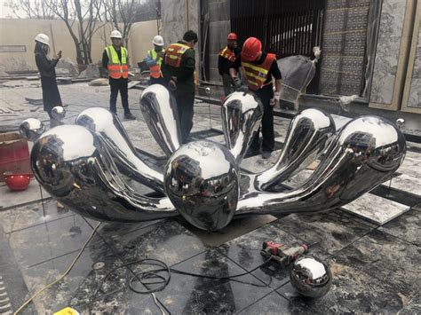 南京海豚镜面不锈钢雕塑案例-不锈钢雕塑-南京先登雕塑公司
