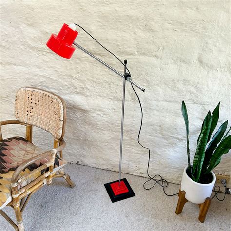 RED RETRO FLOOR LAMP