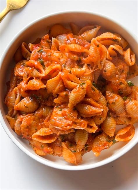 Cheesy Sausage Marinara Pasta - Sari Diskin