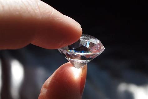 人工培育钻石与天然钻石的区别？看了就都明白了-培育钻石网