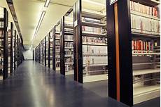 scaffali biblioteca libri sugli scaffali in biblioteca scaffali per libri scaffali biblioteca libri sugli scaffali in biblioteca scaffali per libri