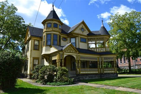 Queen Anne Style House | Jim's Posts | Victorian homes, Queen anne ...