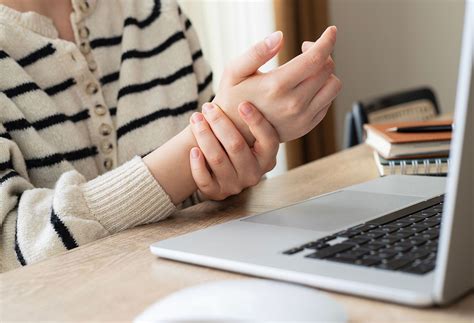 Carpal Tunnel Syndrome: Signs & Self-Care Tips | The Well by Northwell