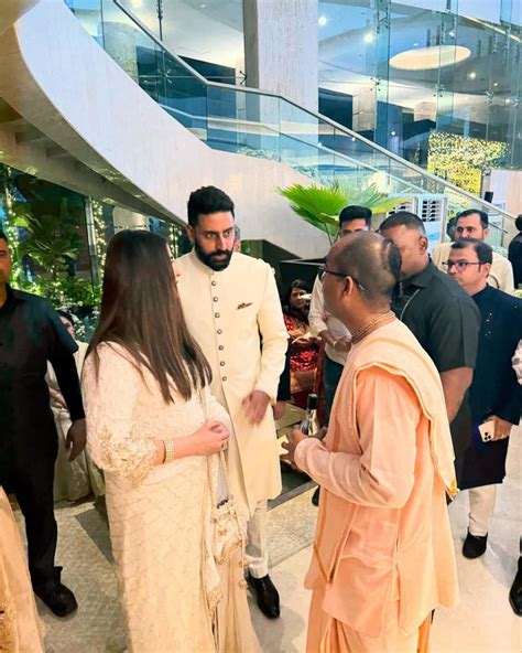 Abhishek Bachchan, Aishwarya Rai spotted together in Vrindavan – Check ...