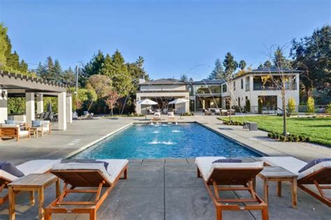 Where does Stephen Curry live? All houses owned by Stephen Curry