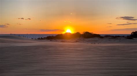 Exploring Jockey's Ridge, a 'living' sand dune on the Outer Banks ...