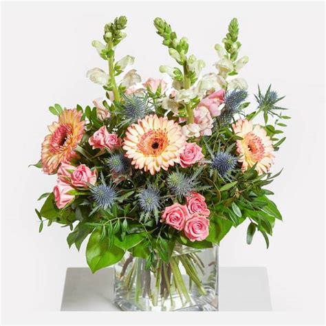 Flower Rain: Order Flowers Online | Interflora India | ID1350091