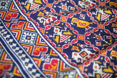 Into the art of ‘Ikat’- a dyeing technique – Artless