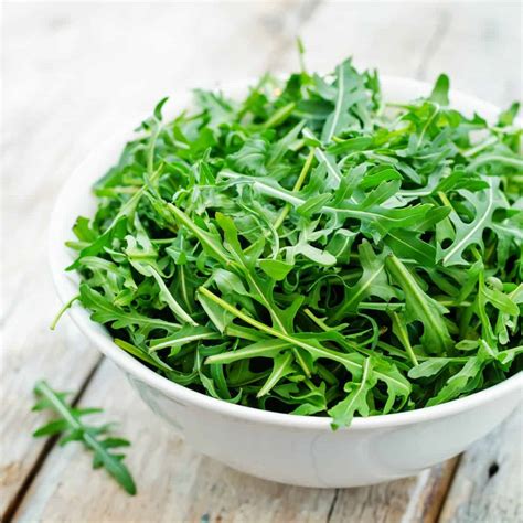 Arugula: Varieties, Flavor, Uses & How to Store It - Bite My Bun
