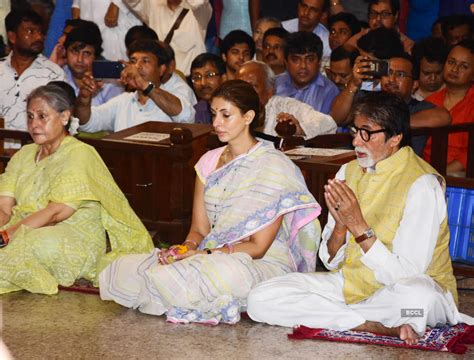 B-Town celebs soak in Durga Puja festivities- The Etimes Photogallery ...