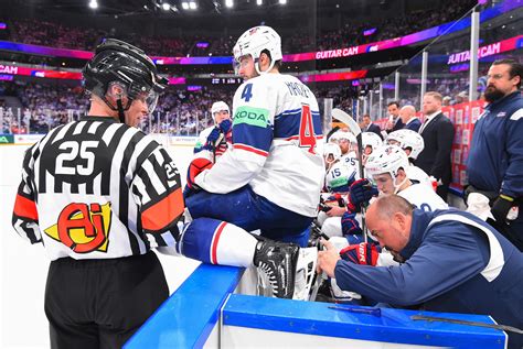 IIHF - U.S. tops host Finland in opener