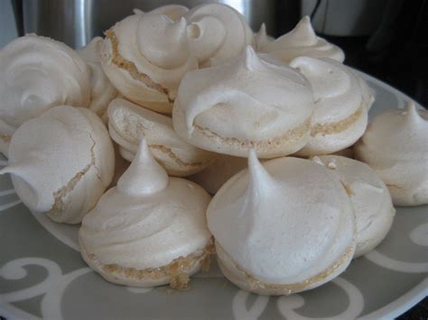 SUSPIROS! hummmm eu suspiro por suspiros | Desserts, Food, Stuffed ...