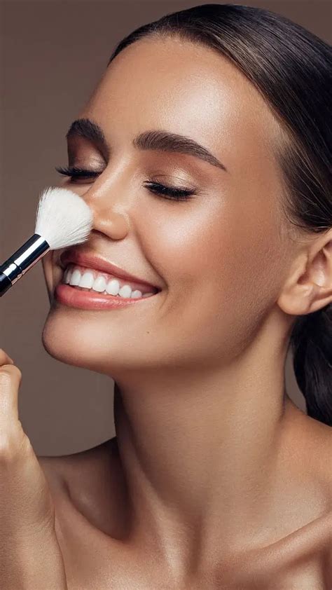 Winter Makeup Tips | थंडीत मेकअप कोरडा पडतोय? फॉलो करा 'या' 9 स्टेप्स ...
