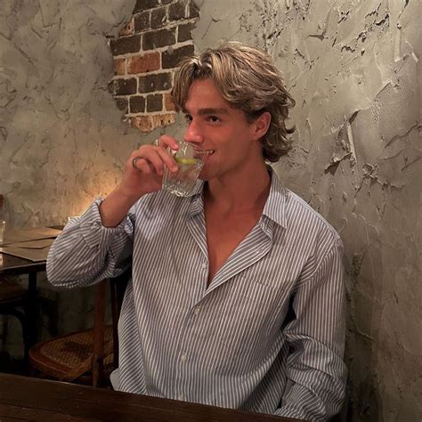 middle part/curtains hairstyle | Middle part hairstyles, 90s hair men ...