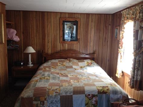 JOHNSON'S MOTEL AND COTTAGES - Reviews & Photos