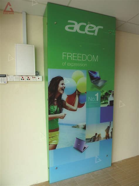 Computer Shop Wall 的图像结果