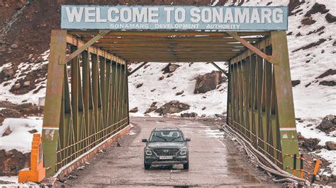 Whiteout: Hyundai Venue in snowy Kashmir - Overdrive