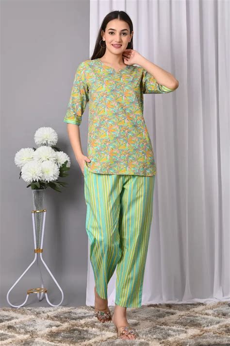 The Tinge Parrot Green Pure Cotton 60*60 Round Neck Slip-On Night Suit ...