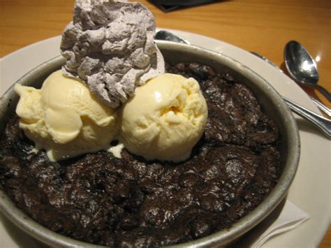 Cookie N Cream Pizookie - BJ's Restaurant and Brewery | Oreo recipes ...
