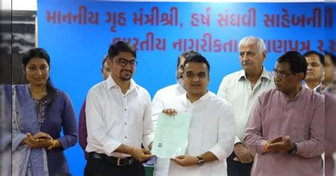 અમદાવાદમાં વસતા 108 પાકિસ્તાની શરણાર્થીને નાગરિકતા પત્ર એનાયત કરાયા ...