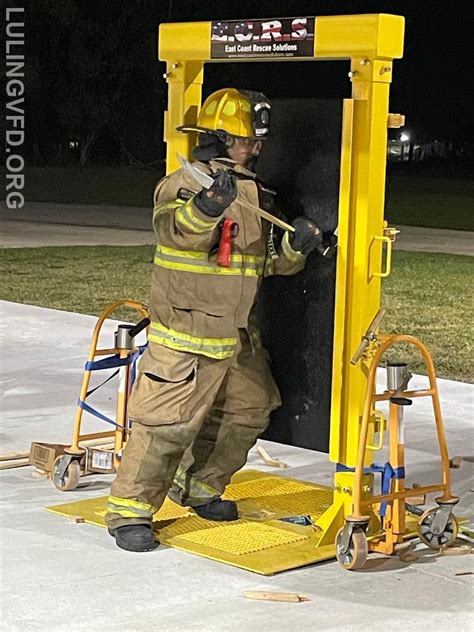 Firefighter Forcible Entry 的图像结果