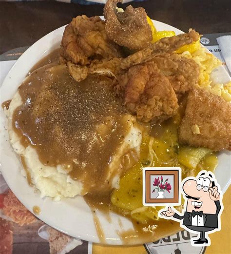 Mae's Market And Cafe