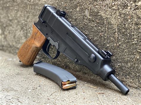 The original Škorpion. VZ-61 for doing “hood rat shit” : r/GunPorn