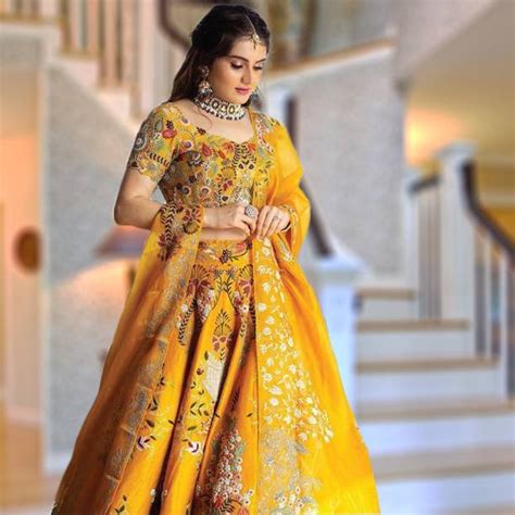 Sabyasachi Bridal Lehenga - Buy Sabyasachi Bridal Lehenga online at ...