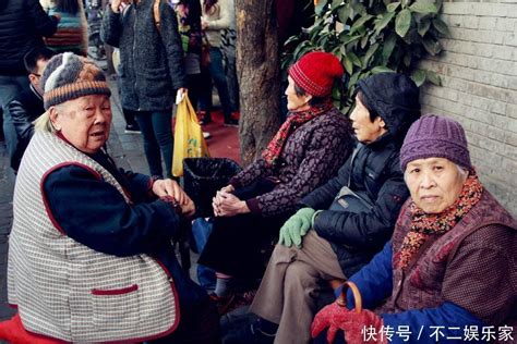 70岁王刚的儿子近照罕见曝光，网友回复：原来长这样_凤凰网视频_凤凰网