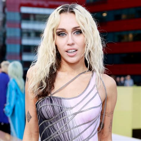 Miley Cyrus Returns to the Stage With Rare Performance