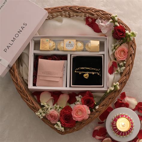 Buy All Hearts Bracelet Diwali Box | Festive gifts at best price – PALMONAS