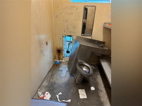 New Orleans jail employee arrested, accused of helping mass escape of ...