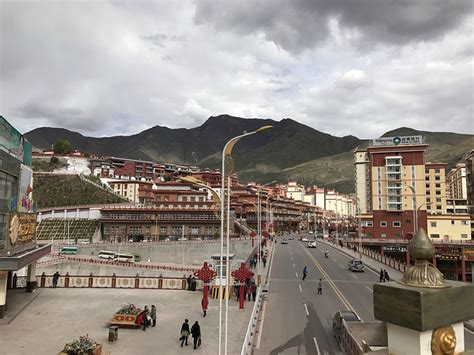 行走在昌都街道体验康巴藏韵-昌都旅游攻略-游记-去哪儿攻略