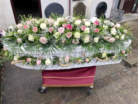 How To Make Casket Spray Funeral Flowers at Maryann Diggs blog