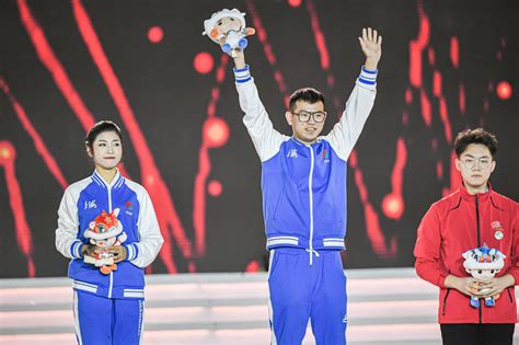第一届全国技能大赛闭幕，上海选手获10金10银7铜！|上海_新浪新闻