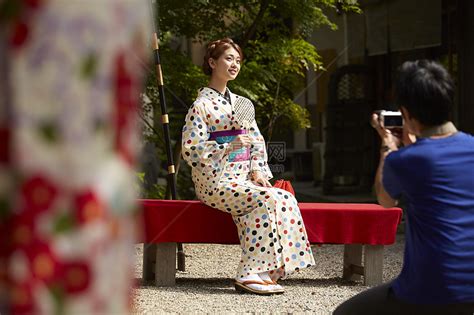 日本国民美少女拍和服写真迎新年 穿和服亮相颜值谁更高？