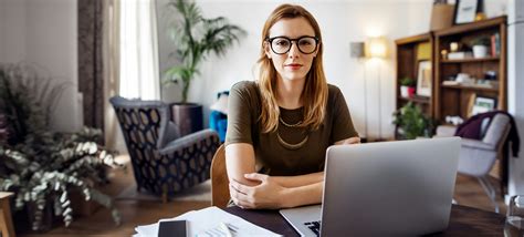 What Is the Difference Between a BA and a BS Degree? | Coursera