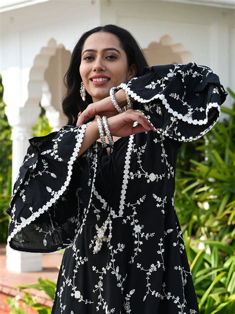 Online Women Wear Fashion Store | Mulmul.com