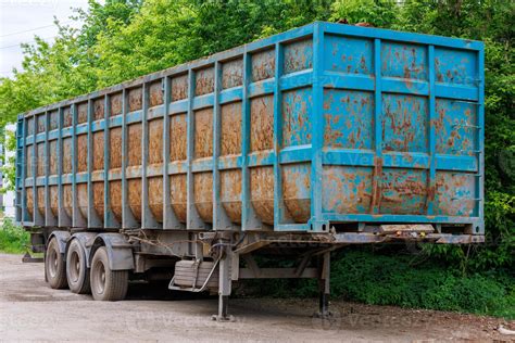 Dust Rust Trailer 的图像结果