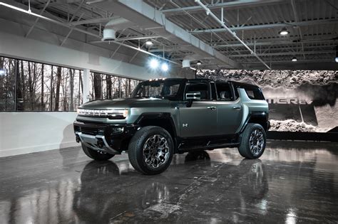 2024 GMC Hummer EV SUV First Drive: Absolutely Ridiculous