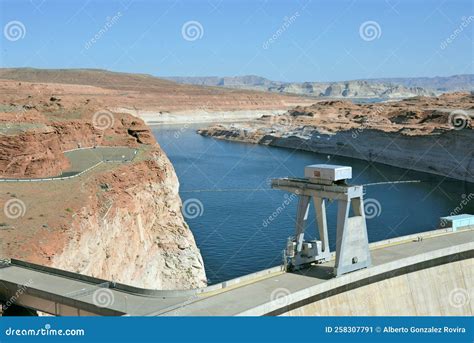 Glen Canyon Dam on the Colorado River in Page, Arizona, United States ...