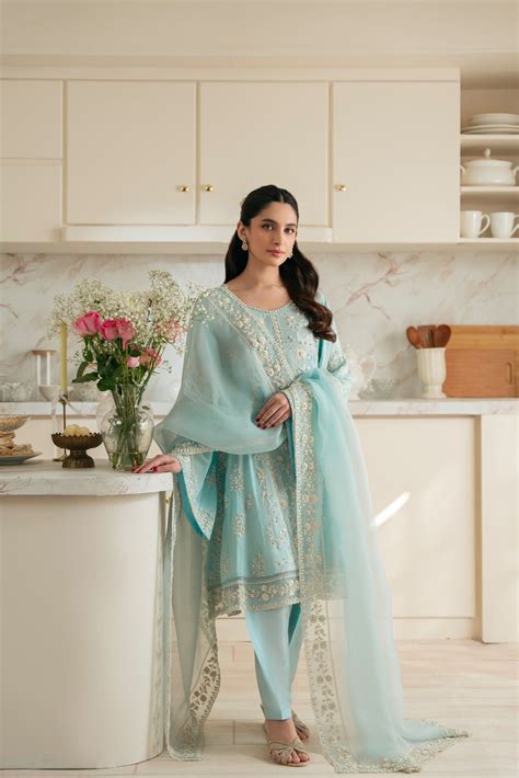 Eraj Embroidered – Nour