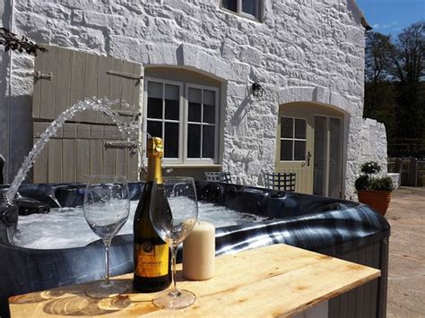 COACH HOUSE AT MAES Y COED (Caerwys) - B&B Reviews, Photos, Rate ...