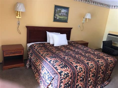 LAKE COUNTRY INN (Trinity) - Motel Reviews, Photos, Rate Comparison ...