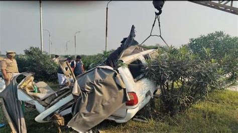 Six dead as vehicle overturns on Prayagraj-Varanasi highway | Hindustan ...
